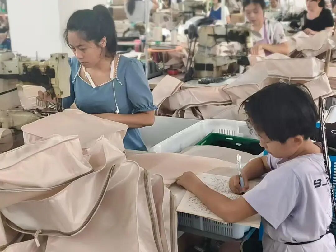 從人大應(yīng)用經(jīng)濟(jì)視角看箱包銷售 市場、策略與消費(fèi)趨勢分析